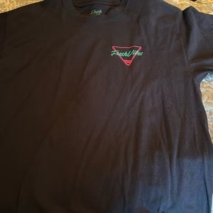 NWOT men’s T-shirt, fresh vibes. A great summer shirt.